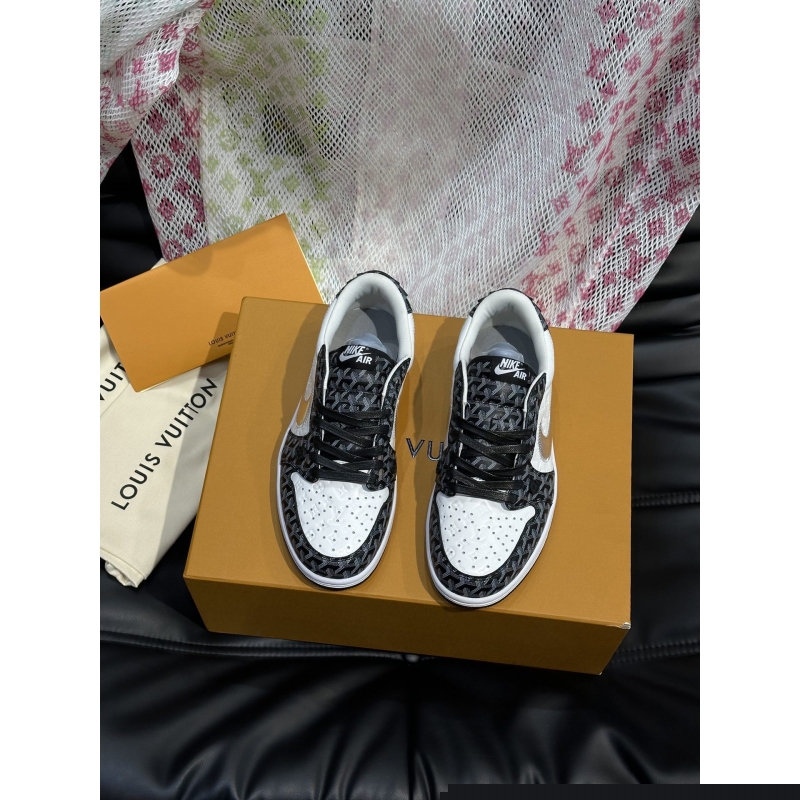 l**is V*t*n sneakers